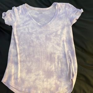 AMERICAN EAGLE PURPLE AND WHITE TIE DYE V NECK T SHIRT